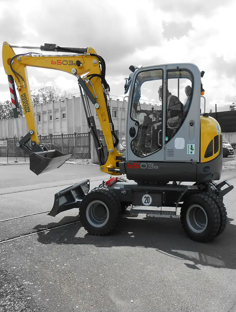 Wheeled excavator 6T