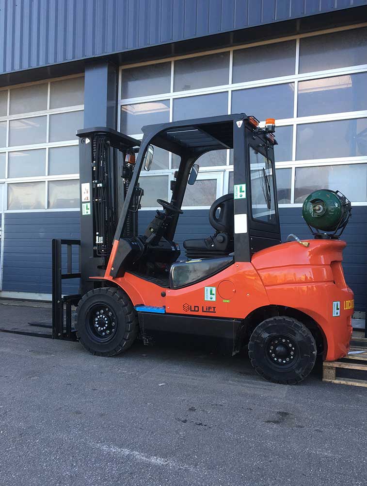 Chariot élévateur à gaz 2T5