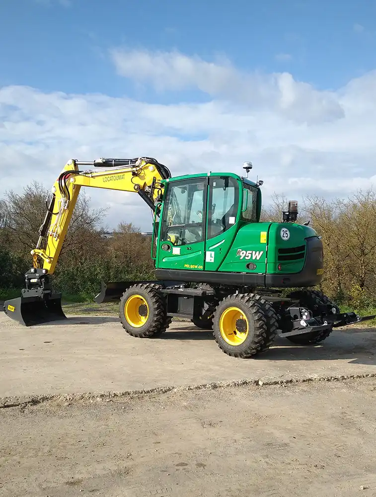 WHEELED EXCAVATOR 10T